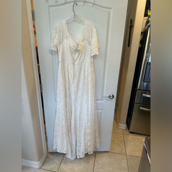 Torrid Ivory Lace Off Shoulder Fit & Flare Wedding Dress plus size 20 - Picture 3 of 9